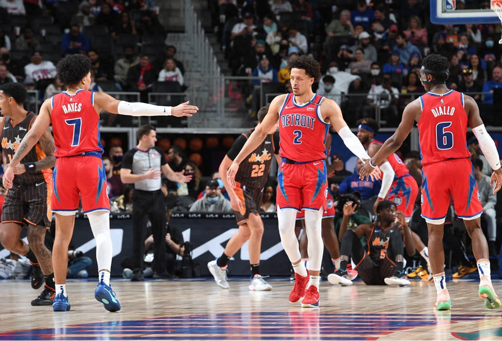 雷速体育直播-热火球星三分绝杀，全场观众热烈欢呼，她的不断生产.的简单介绍